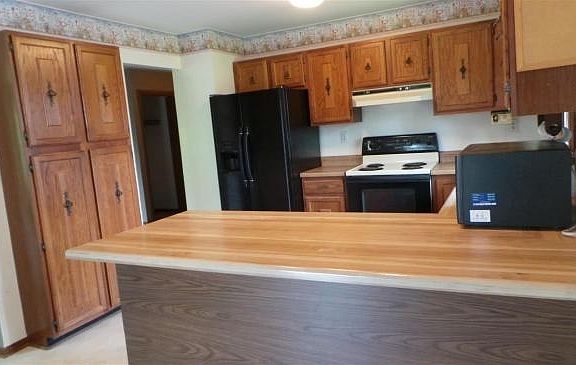 5th image of 178 University Dr