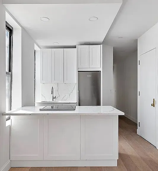 335 E 13th St #11 — Photo 3