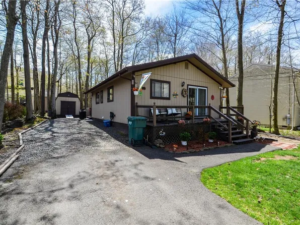 8925 Deerfield Rd, Tobyhanna, PA 18466