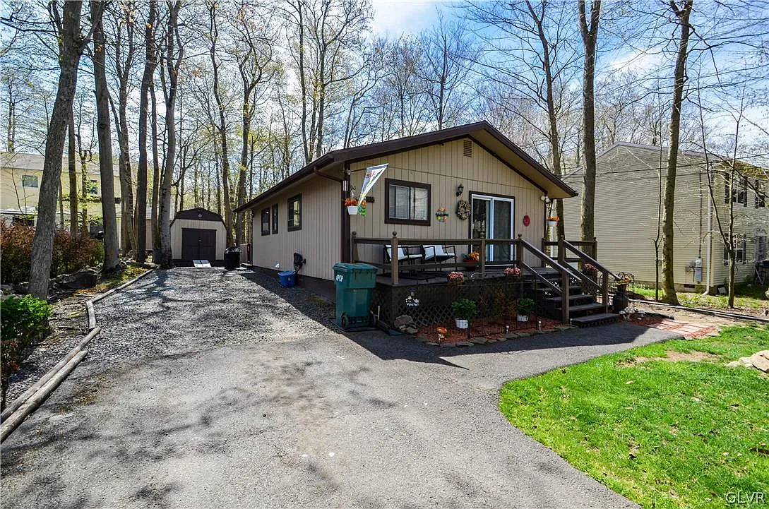 8925 Deerfield Rd photo 1