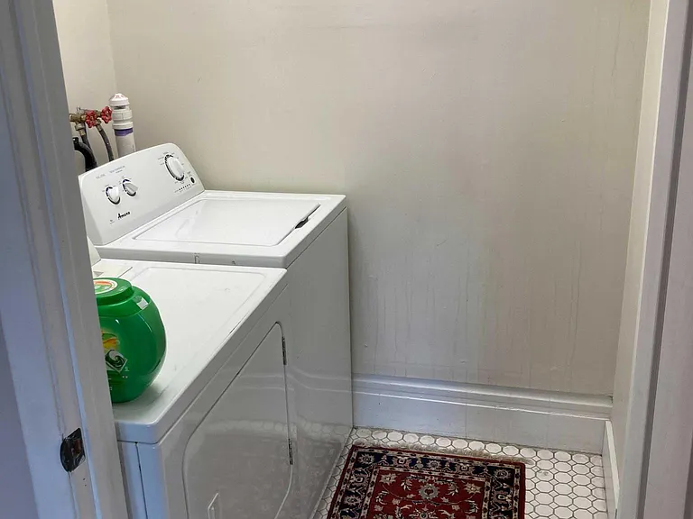In-unit laundry