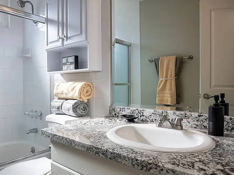 Vio Cerritos — Photo 19