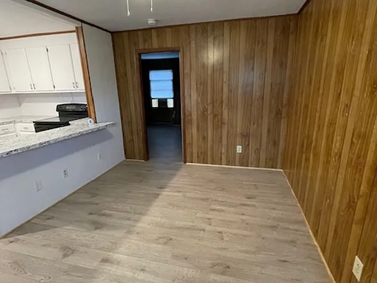 203 E Webb St — Photo 3
