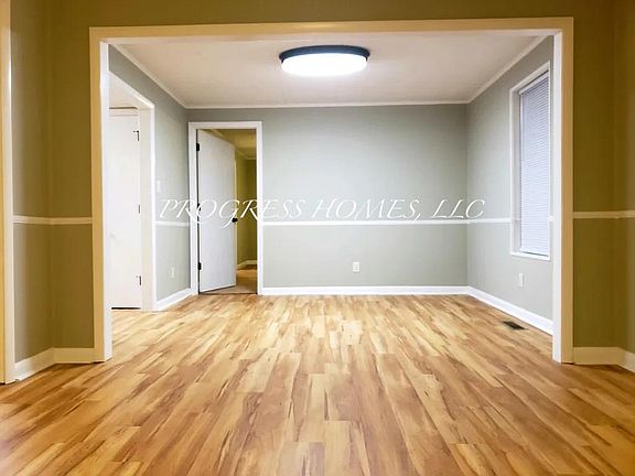 3rd image of 106 Twin Oak Dr
