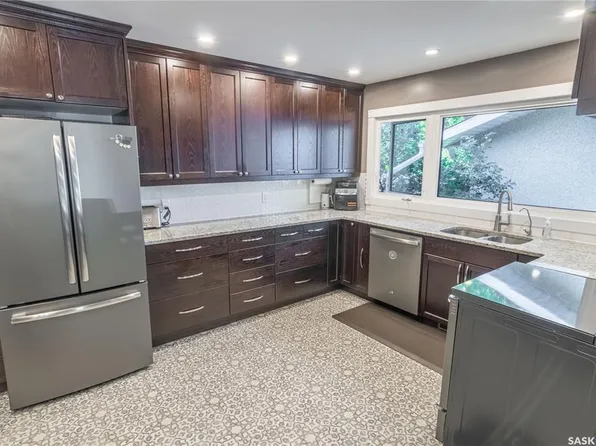 3708 Lakeview AVENUE, Regina, SK S4S 1H5