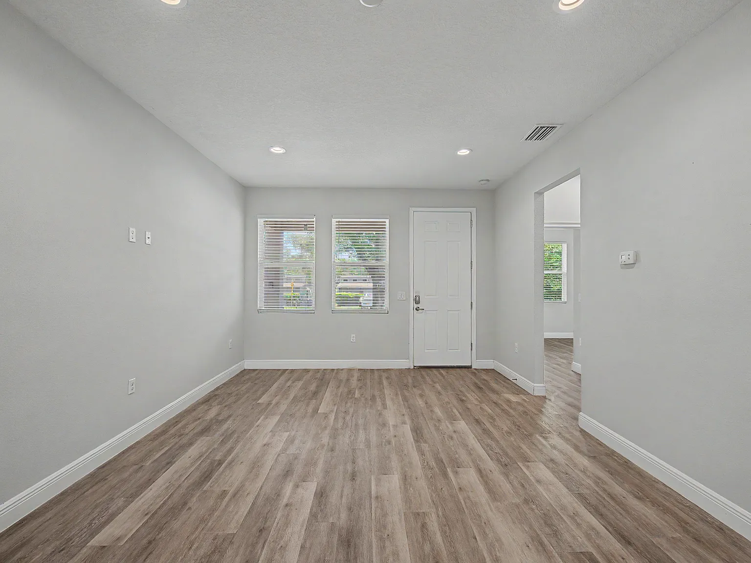 3 bed, 1350 sqft, $1,995 — Photo 4