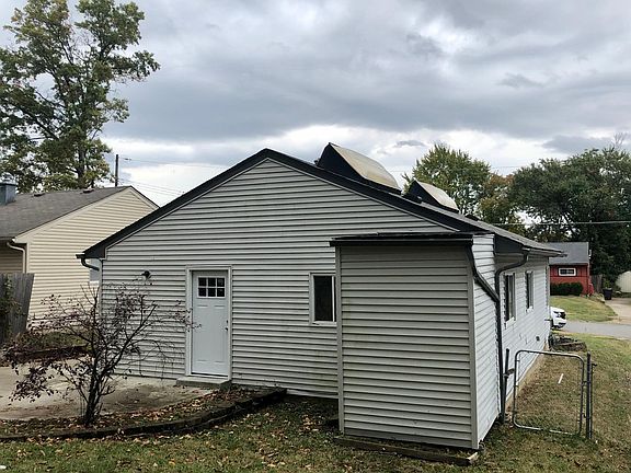 3rd image of 6695 Newbridge Dr
