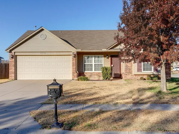 2750 Summerfield Pl, Pryor, OK 74361