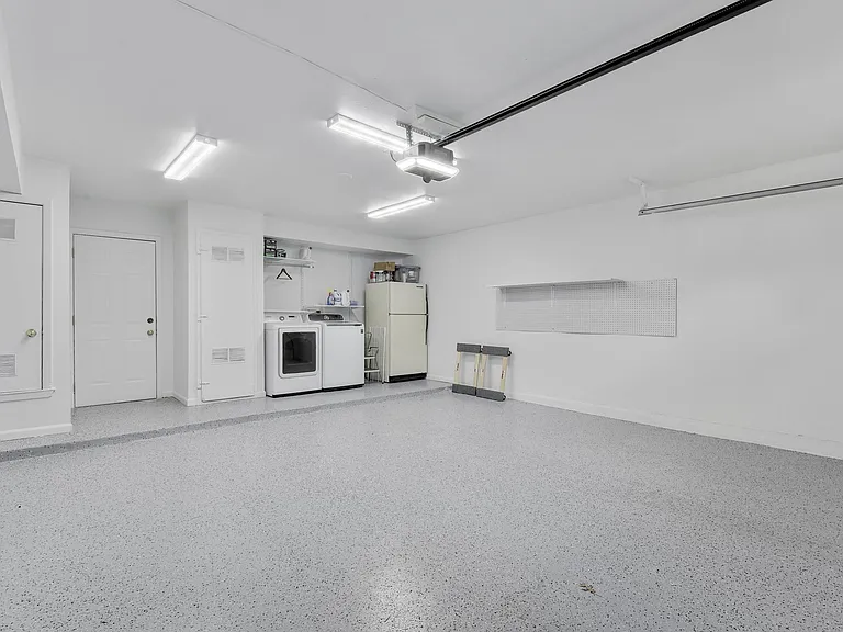 7902 Keneshaw Dr — Photo 20