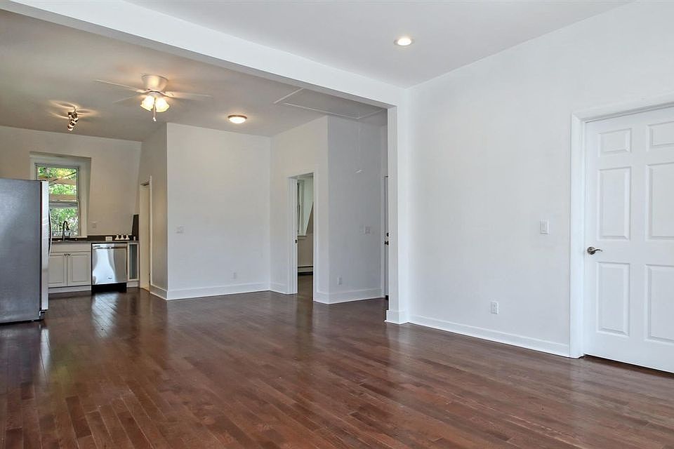 2nd image of 1466 River Rd APT 2