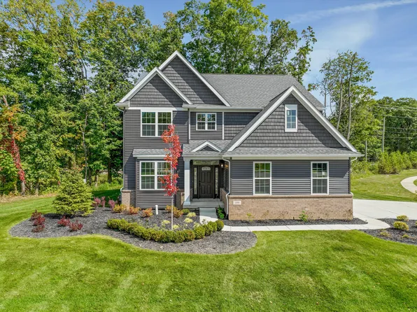 359 Amelia Cir, South Lyon, MI 48178
