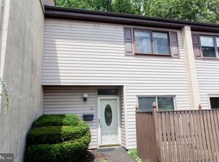 13 Hunters Way, Hatboro, PA 19040