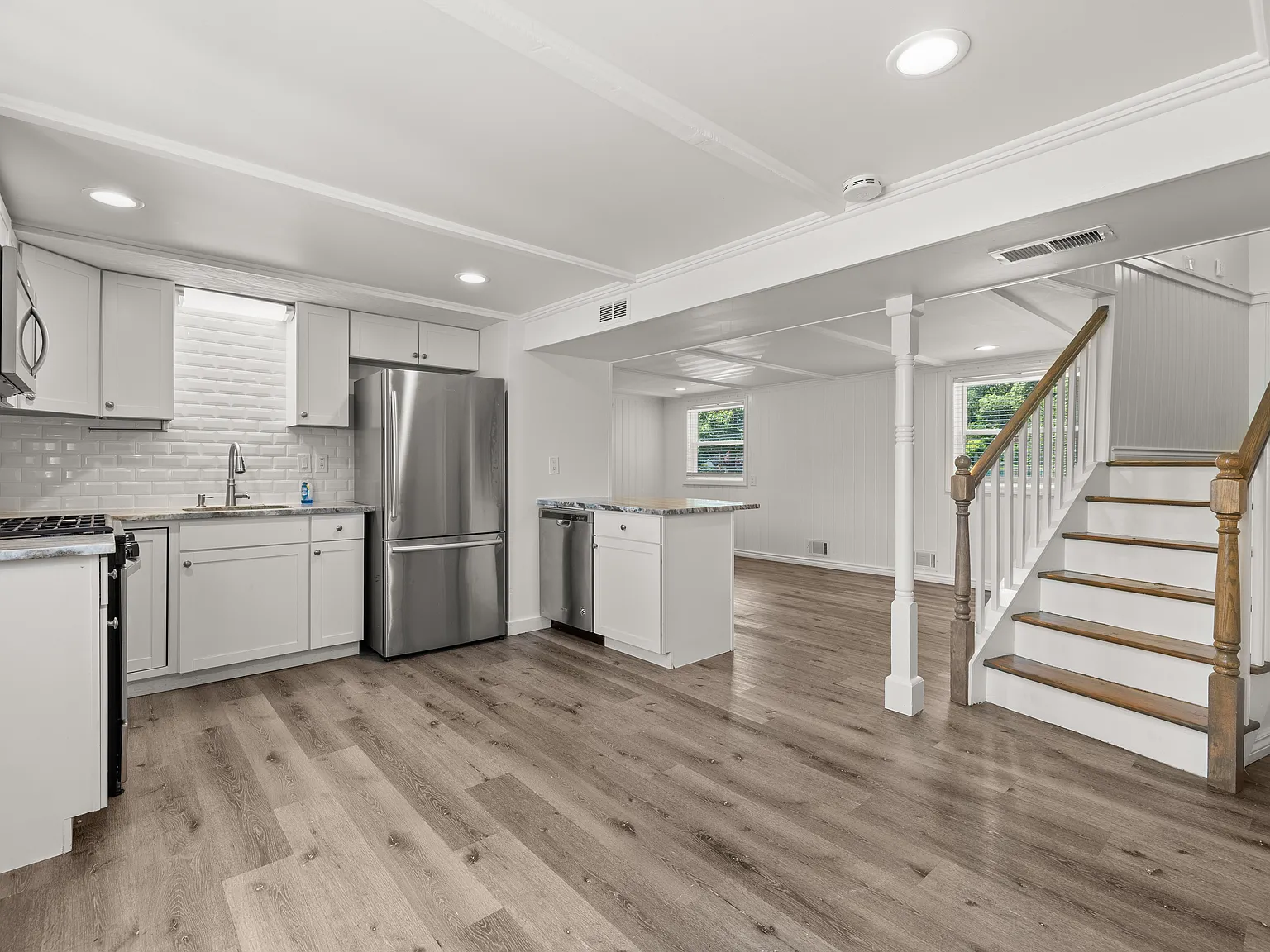 4 bed, 14810 sqft, $4,995 — Photo 4