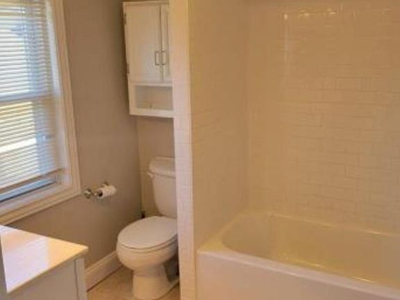 3rd image of 32 Saint John St