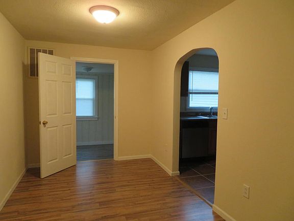 4th image of 1419 S Calhoun St