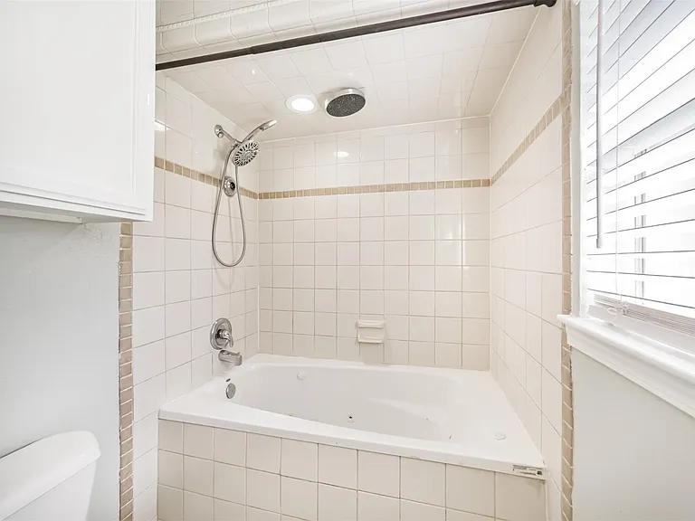 22203 Fincastle Dr — Photo 23