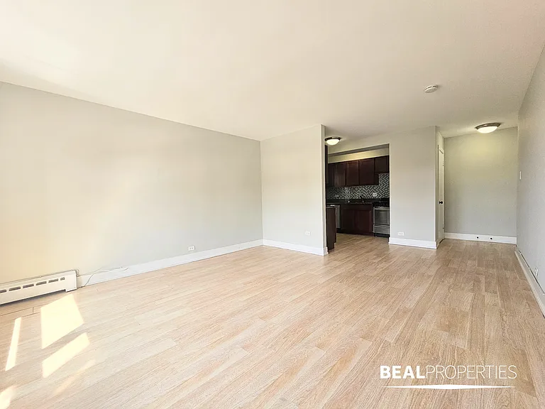 445 W Wellington — Photo 7