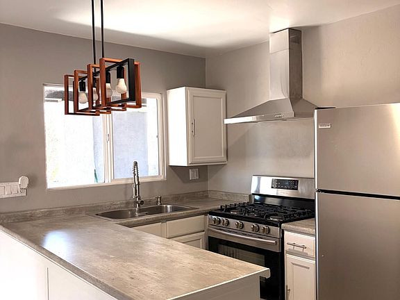 3rd image of 826 E 1ST Street