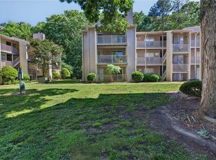 560 Candle Ln APT 104, Newport News, VA 23608