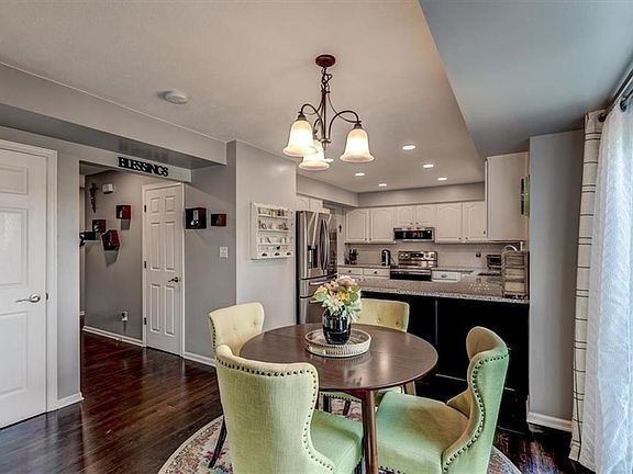 3rd image of 5997 Applewood Dr