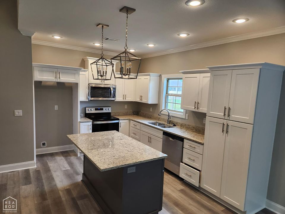 2nd image of 409 Whitestone Cv