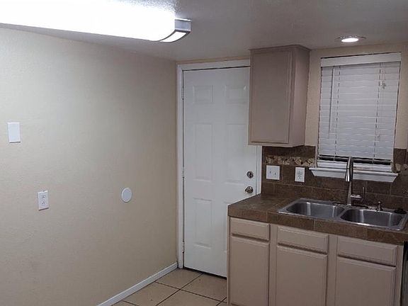 4th image of 3007 Beechwood St