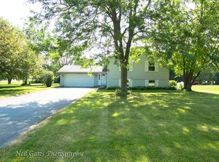 25270 Shannon Ln, Sycamore, IL 60178