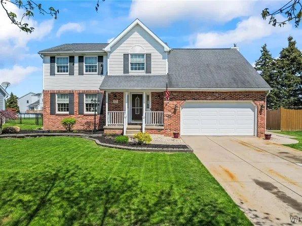 17 Southpoint Dr, Lancaster, NY 14086