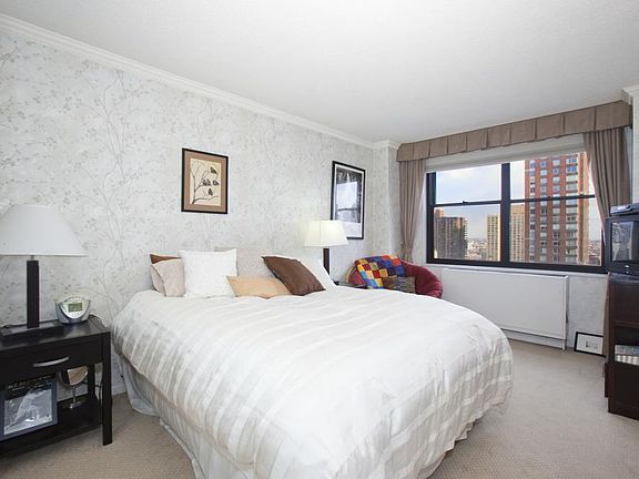 5th image of 301 E 87th St APT 23A