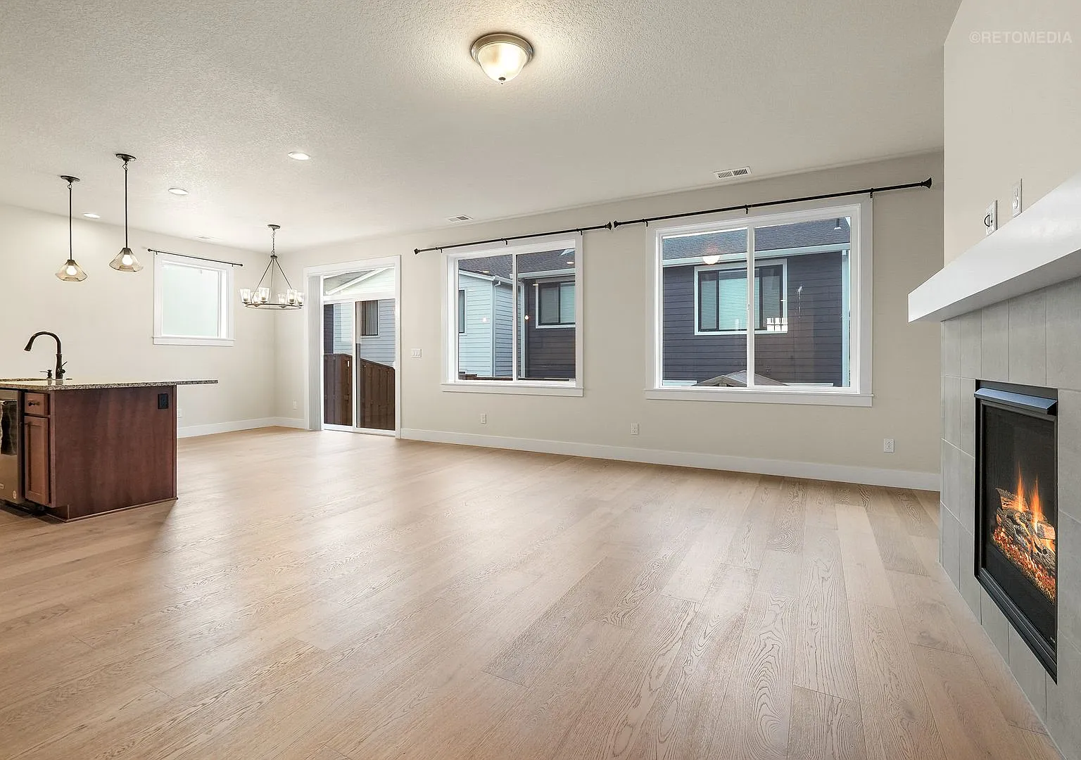 Beautiful 4bdrm/2.5bath Cedar Mill Home with AC, 2-Car Garage & Upgraded Finishes! — Photo 2