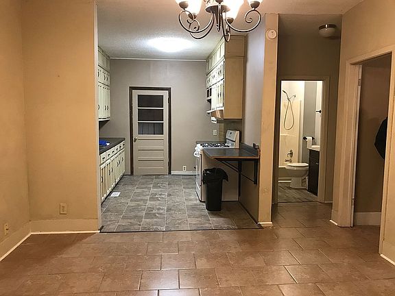 5th image of 303 N Benton St