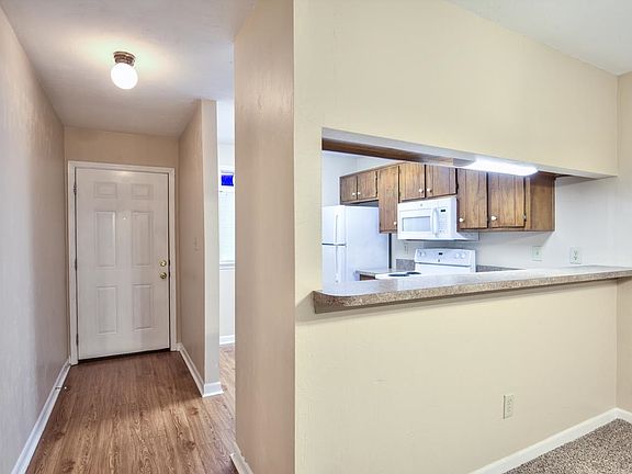 5th image of 3208 Ginger Dr #C