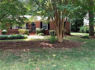 1929 Crestdale Dr, Charlotte, NC 28216