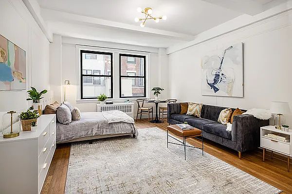 1st image of 20 W 70th St #405B