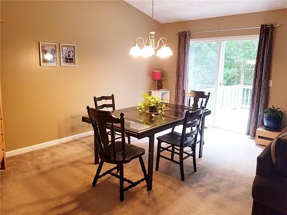 3rd image of 32 Remington Farm Dr