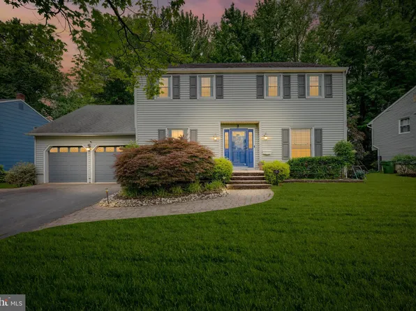 8 Brookville Dr, Cherry Hill, NJ 08003