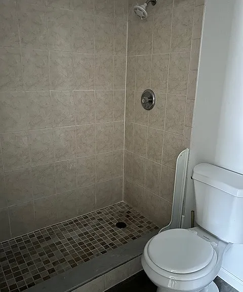 423 E Rosewood Ln — Photo 6