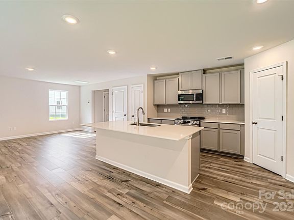 5th image of 2106 Columbidae Ln