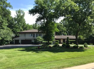 101 Timber Trail Dr, Oak Brook, IL 60523