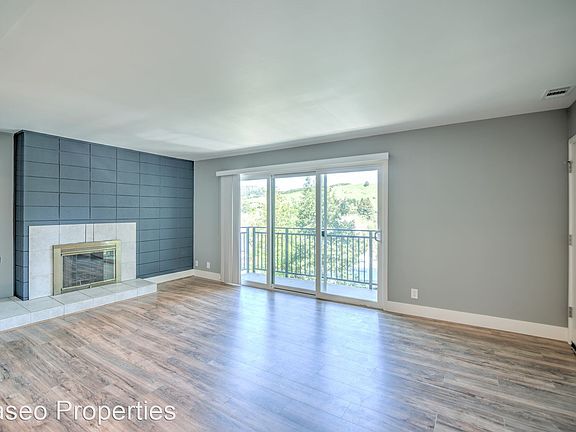 2nd image of 10 Shelley Dr APT 9