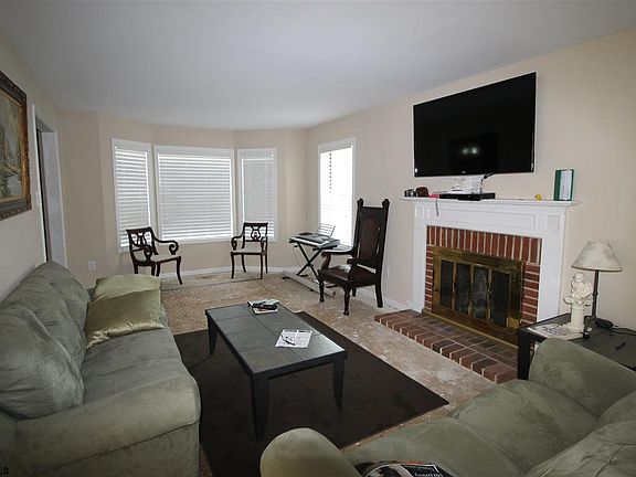 3rd image of 518 E Revere Ct