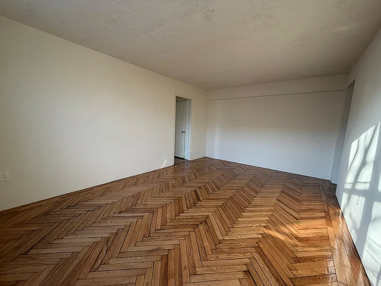 7200 Ridge Blvd #110 — Photo 2