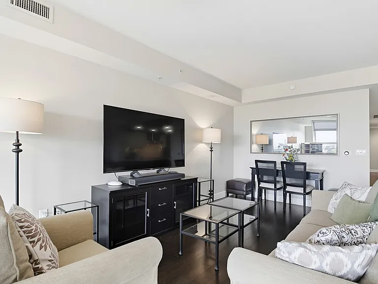 1431 Pac Hwy #415 — Photo 14