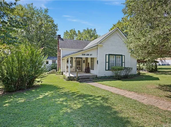 226 Lee St, Clarksville, AR 72830