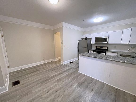 4th image of 209 S Westland Ave APT 2