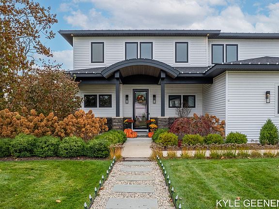 3rd image of 2724 Pinehill Dr
