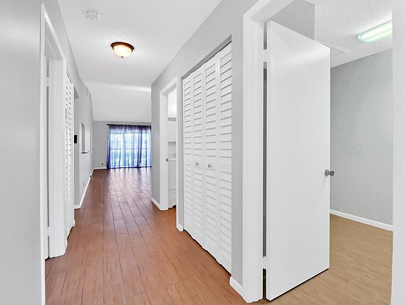 4th image of 15451 Pembridge Drive #225