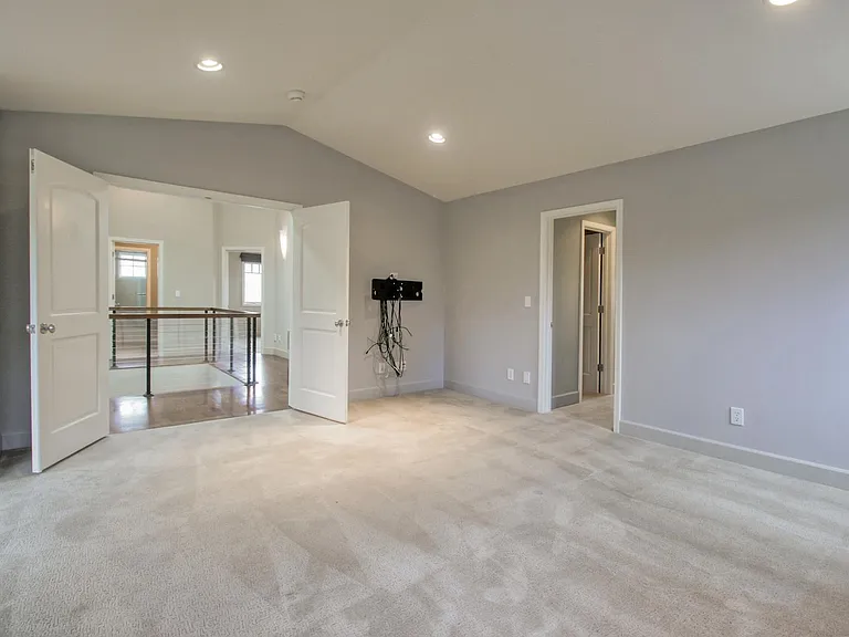 248 Valley St — Photo 14