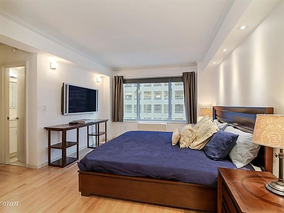 4th image of 935 3rd Ave #8J