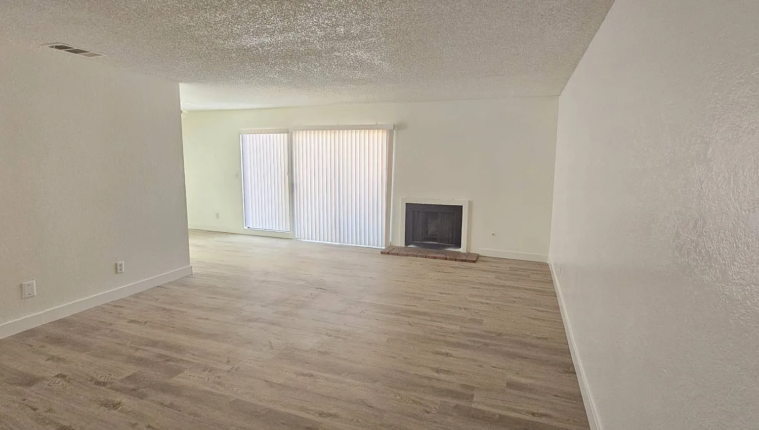 3 bed, 1238 sqft, $2,950 — Photo 2
